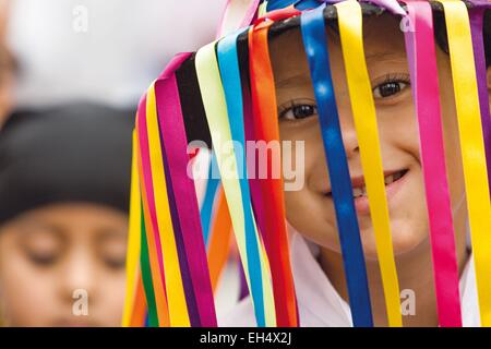 Ecuador, Imbabura, Cotacaxi, Intyrami Tag, Porträt eines ecuadorianischen traditionell gekleideten Jungen Stockfoto