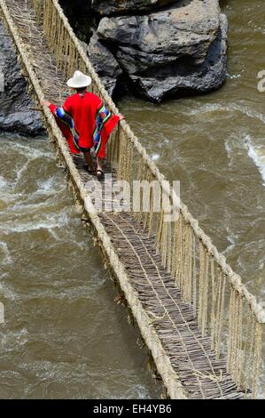 Peru, Cuzco Provinz, Qewaschaka (Keshwa Chaca), Inka-Seil-Brücke im Jahr 2013 auf die repräsentative Liste des immateriellen kulturellen Erbe der UNESCO, die Brücke überspannt, dem Apurimac wird jedes Jahr im Juni von Dorfbewohnern ersetzt, eingeschrieben Stockfoto