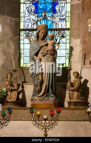 Frankreich, Manche, Mont Saint Michel Bay, Weltkulturerbe der UNESCO, Mont Saint Michel, Glasfenster im St.-Petri Kirche Stockfoto