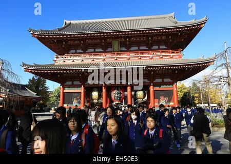 Japan, Insel Honshu, Asakusa, Tokio, Taito Bezirk, Senso-Ji buddhistischen Tempel, Hozomon Tür Niomon Stockfoto