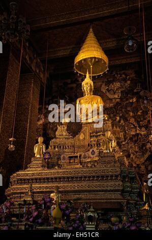 Thailand, Bangkok, Wat Pho, goldene Buddha-statue Stockfoto