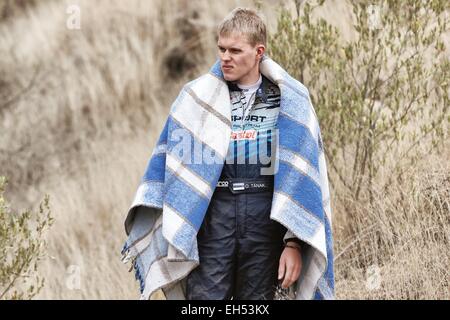 Guanajuato, Mexiko. 6. März 2015. WRC Rallye Mexiko. Otto Tanak (EST) - R. Molder (EST) in ihrem Ford Fiesta RS WRC erleiden einen Unfall am Anfang der Etappe und Tauchen Sie in einen lokalen Speicher. Die beiden Fahrer waren beide sicher von Mexiko. Bildnachweis: Aktion Plus Sport/Alamy Live-Nachrichten Stockfoto