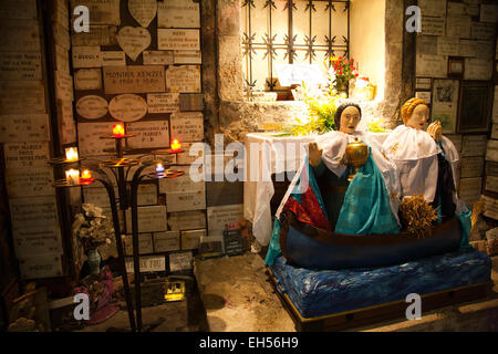 Sancutary Notre Dame De La mer, Staue von den beiden Marien Kirche von Saintes Maries, Saintes Maries De La Mer, Camargue, Provenc Stockfoto