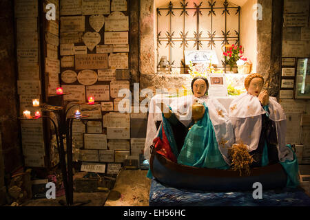 Sancutary Notre Dame De La mer, Staue von den beiden Marien Kirche von Saintes Maries, Saintes Maries De La Mer, Camargue, Provenc Stockfoto