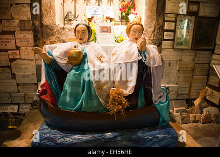 Sancutary Notre Dame De La mer, Staue von den beiden Marien Kirche von Saintes Maries, Saintes Maries De La Mer, Camargue, Provenc Stockfoto