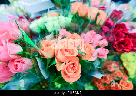 Blumenstrauß mit vielen verschiedenen Blumen Stockfoto