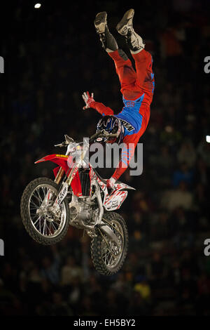 Mexico City, Mexiko. 6. März 2015. Pilot Brody Willson konkurriert bei der Red Bull X-Fighter-Serie in der "Plaza de Toros Mexico" in Mexiko-Stadt, Hauptstadt von Mexiko, am 6. März 2015. Bildnachweis: Pedro Mera/Xinhua/Alamy Live-Nachrichten Stockfoto