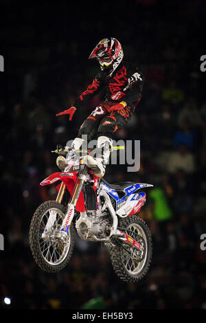 Mexico City, Mexiko. 6. März 2015. Pilot Harry Bink konkurriert bei der Red Bull X-Fighter-Serie in der "Plaza de Toros Mexico" in Mexiko-Stadt, Hauptstadt von Mexiko, am 6. März 2015. Bildnachweis: Pedro Mera/Xinhua/Alamy Live-Nachrichten Stockfoto