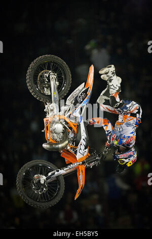 Mexico City, Mexiko. 6. März 2015. Pilot Levi Sherwood konkurriert bei der Red Bull X-Fighter-Serie in der "Plaza de Toros Mexico" in Mexiko-Stadt, Hauptstadt von Mexiko, am 6. März 2015. Bildnachweis: Pedro Mera/Xinhua/Alamy Live-Nachrichten Stockfoto