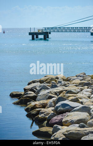 Metall Brücke an der Küste Stockfoto