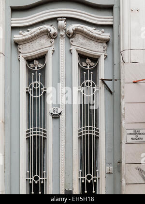 Gascon, hohen Belle Epoque Tür dekorative Schmiedearbeiten, Almagro, Buenos Aires, Argentinien Stockfoto