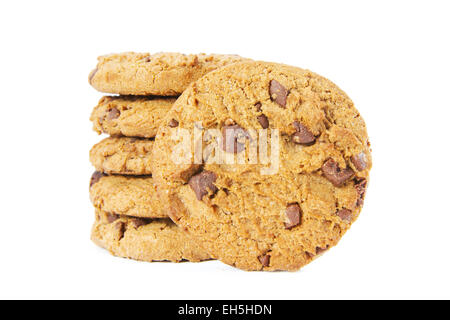 Ein Stapel von Chokolate Chip Cookies auf weißem Hintergrund. Stockfoto