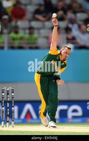 Auckland, Neuseeland. 7. März 2015. Dale Steyn bowling während des ICC Cricket World Cup 2015-Spiels zwischen Südafrika und Pakistan im Eden Park, Auckland. Samstag, 7. März 2015. Bildnachweis: Aktion Plus Sport/Alamy Live-Nachrichten Stockfoto