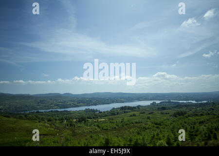 Blick auf Lough Eske aus den Bluestack Mountains an einem heißen Sommertag Stockfoto