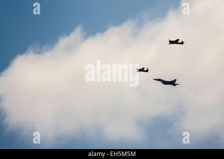 Drei Marine-Warbirds fliegen gemeinsam auf der Flügel über Camarillo Air Show 2011 in Camarillo / Kalifornien Stockfoto