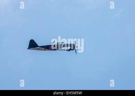 Ein Mitsubishi A6M Zero auf den Flügeln über Camarillo Flugschau Stockfoto