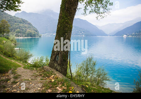 Ledro-See in Italien ist den blauen See genannt. Stockfoto