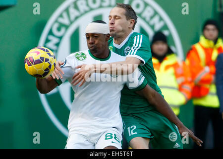 Budapest, Ungarn. 7. März 2015. Duell zwischen Somalia Ferencvaros (l) und Nikola Trajkovic von Györ bei Ferencvaros vs. Gyori ETO OTP Bank Liga Fußballspiel in Groupama Arena. Bildnachweis: Laszlo Szirtesi/Alamy Live-Nachrichten Stockfoto