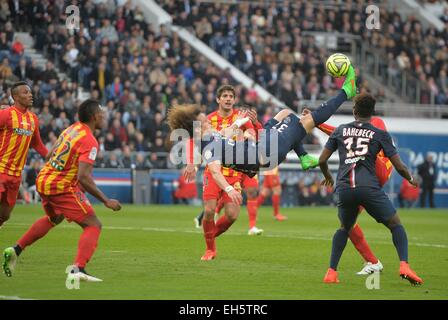 Paris, Frankreich. 7. März 2015. Französischen Liga 1 Fußball. Paris Saint-Germain im Vergleich zu FC Objektiv. David Luiz (Psg) mit dem obenliegenden Versuch aufs Tor Credit: Action Plus Sport/Alamy Live News Stockfoto