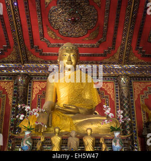 Buddhastatuen im Wat Si Rong Mueang, Lampang, Thailand Stockfoto