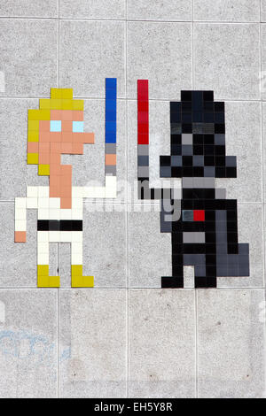 Star Wars Streetart vom französischen Künstler Space Invader auf der Great Eastern Street Parkplatz Curtain Road, London, UK. Stockfoto