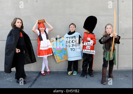 Schülerinnen und Schüler verkleidet am Welttag des Buches-Tag in London, Vereinigtes Königreich Stockfoto