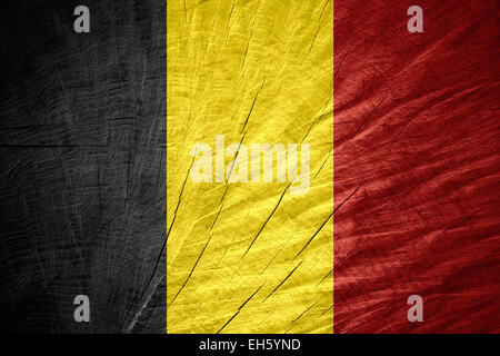 Belgien-Flagge oder belgischen Banner auf Holz Textur Stockfoto