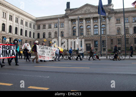 Berlin, Deutschland. 7. März 2015. Kazaguruma Demonstration: Anti-Atom-Kundgebung zu Fukushima erinnern. Stockfoto