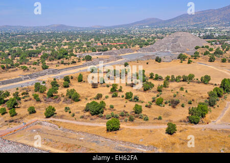 Pyramiden entlang der Avenue of the Dead, Teotihuacan, Mexiko Stockfoto