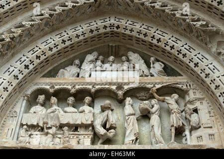 Porte St-Jean, Kathedrale von Rouen, 12. Jahrhundert Tympanon zeigt dem Martyrium des Heiligen Johannes des Täufers Stockfoto