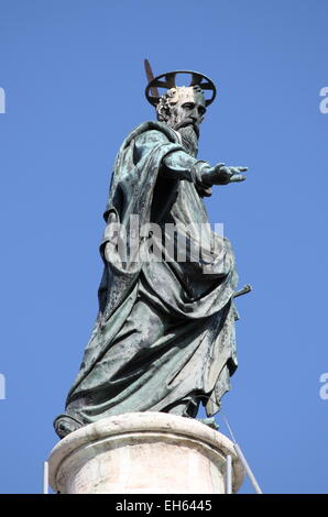 Statue des Heiligen Paulus auf Marco Aurelio Spalte in Rom, Italien Stockfoto