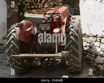 Sirince, Izmir, Türkei alte Massey Ferguson Traktor Stockfoto