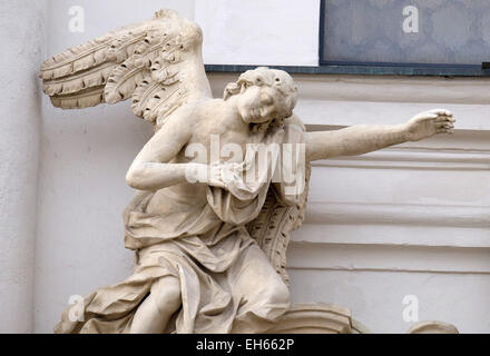 Engel auf dem Portal der Kirche Mariahilf in Graz, Steiermark, Österreich am 10. Januar 2015. Stockfoto