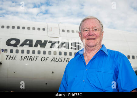 Sydney, Australien. 8. März 2015. Medienhilfe Neuerstellung der historische Aufnahme der Rekord-Crew, die nonstop von London nach Sydney im Jahre 1989 mit der Crew des endgültigen Ruhestand Fluges am Illawarra Regional Airport flog.  Bildnachweis: MediaServicesAP/Alamy Live-Nachrichten Stockfoto