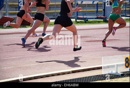 Frauen-Läufer auf der Laufstrecke Stockfoto