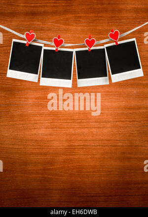 Alte Bilderrahmen auf Holz Hintergrund. Valentines Nachricht. Stockfoto