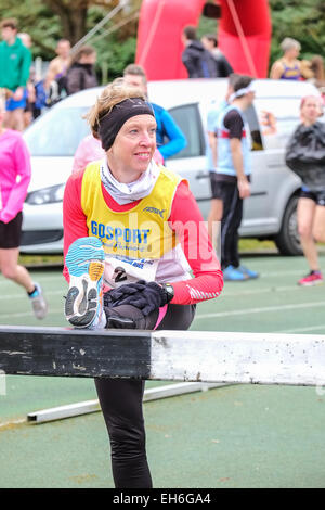 Salisbury, UK. 8. März 2015. Die Stadt von Salisbury Leichtathletik Club 10 Meile laufen in der South Wiltshire Landschaft beginnend und endend bei fünf Flüsse Leisure Centre, mit 800 Läufer angemeldet.  Bildnachweis: Paul Chambers/Alamy Live-Nachrichten Stockfoto