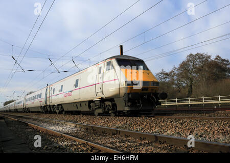 82217 Ostküste Züge Betriebsgesellschaft, Klasse 82 elektrischer Hochgeschwindigkeitszug, East Coast Main Line Railway, Peterborough Stockfoto