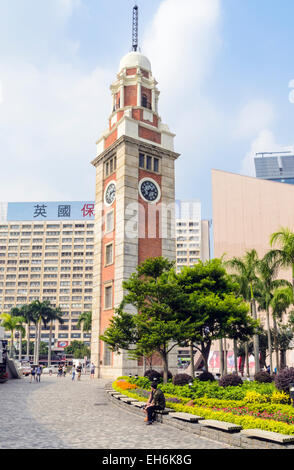 Das Wahrzeichen Tsim Sha Tsui Clock Tower, Kowloon, Hongkong Stockfoto