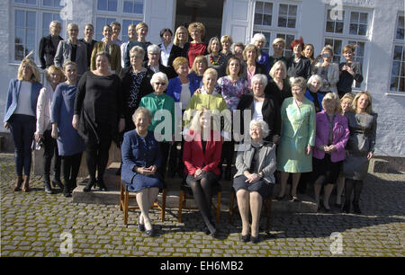 Kopenhagen, Dänemark. 8. März 2015. Ms.Helle Thornin-Schmidt Dänemarks Ministerpräsident feiert 100 Jahre Frauen richtige Wahltag durch die Veranstaltung von Mittagessen für 42 MinisterInnen aus verschiedenen Parteien und Regierungen. Bildnachweis: Francis Dean/Alamy Live-Nachrichten Stockfoto