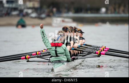 London, UK. 8. März 2015.  Womens Universitätsboot Verein zum Jahresbeginn ihre Vorrichtung gegen.  Imperial College. CUWBC: [Bug] Hannah Evans, [2] Ashton braun [3] Caroline Reid, [4] Claire Watkins, [5] Melissa Wilson, [6] Holly Hill, [7] Hannah Roberts, [Schlaganfall] Fanny Belais [Cox] Rosemary Ostfeld. Bildnachweis: Stephen Bartholomäus/Alamy Live-Nachrichten Stockfoto