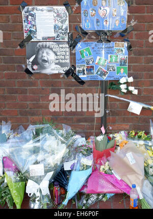 Hommagen an 15-Jährigen erstochen Alan Cartwright zu Tode in Caledonian Road, North London Stockfoto