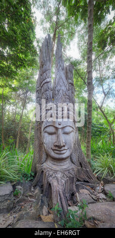 Old ancient buddha statue on wooden background Stockfoto