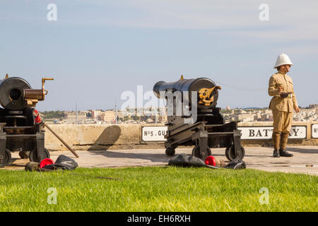 Die mittags-Kanone zu begrüssende Batterie, Upper Barracca Gardens, Valletta beschossen werden. Malta. Stockfoto