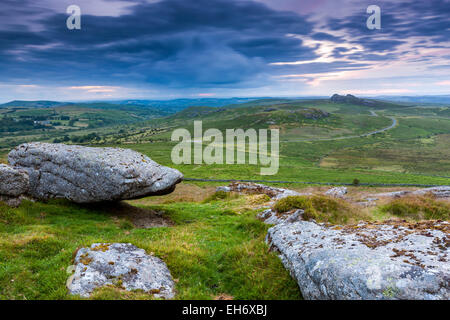 Blick vom Rippon Tor in Richtung Haytor Rocks, Dartmoor National Park, Ilsington, Devon, England, Vereinigtes Königreich, Europa Stockfoto