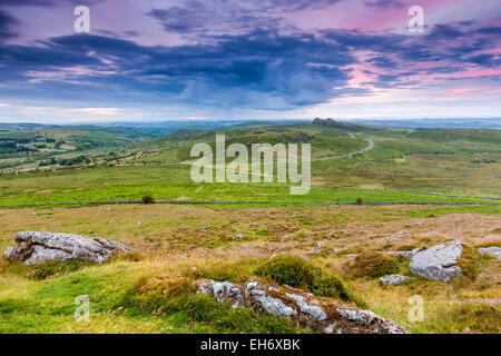 Blick vom Rippon Tor in Richtung Haytor Rocks, Dartmoor National Park, Ilsington, Devon, England, Vereinigtes Königreich, Europa Stockfoto
