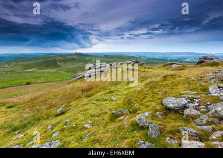 Blick vom Rippon Tor in Richtung Haytor Rocks, Dartmoor National Park, Ilsington, Devon, England, Vereinigtes Königreich, Europa Stockfoto