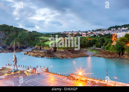 Verity Edelstahl und Bronze-Statue von Damien Hirst, Ilfracombe, North Devon, England, Vereinigtes Königreich, Europa geschaffen. Stockfoto