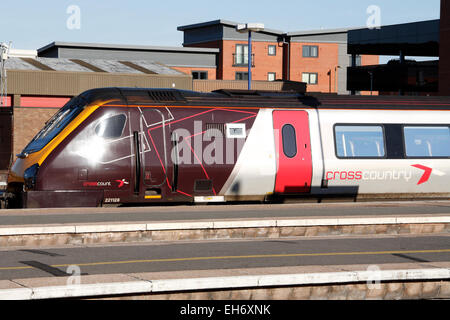 Ein Cross Country Super Voyager Zug am Bahnhof von Banbury in Oxfordshire, England Stockfoto