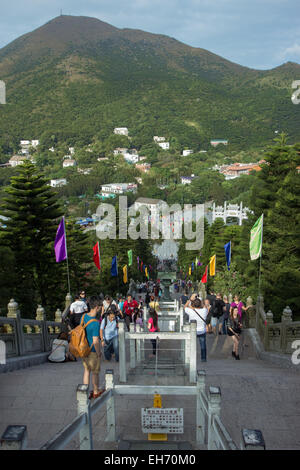 Treppenhaus im Bronze-Statue Tian Tan Buddha Stockfoto